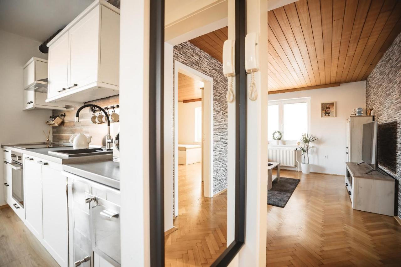 Drive Caffe Apartments Trzin Екстериор снимка
