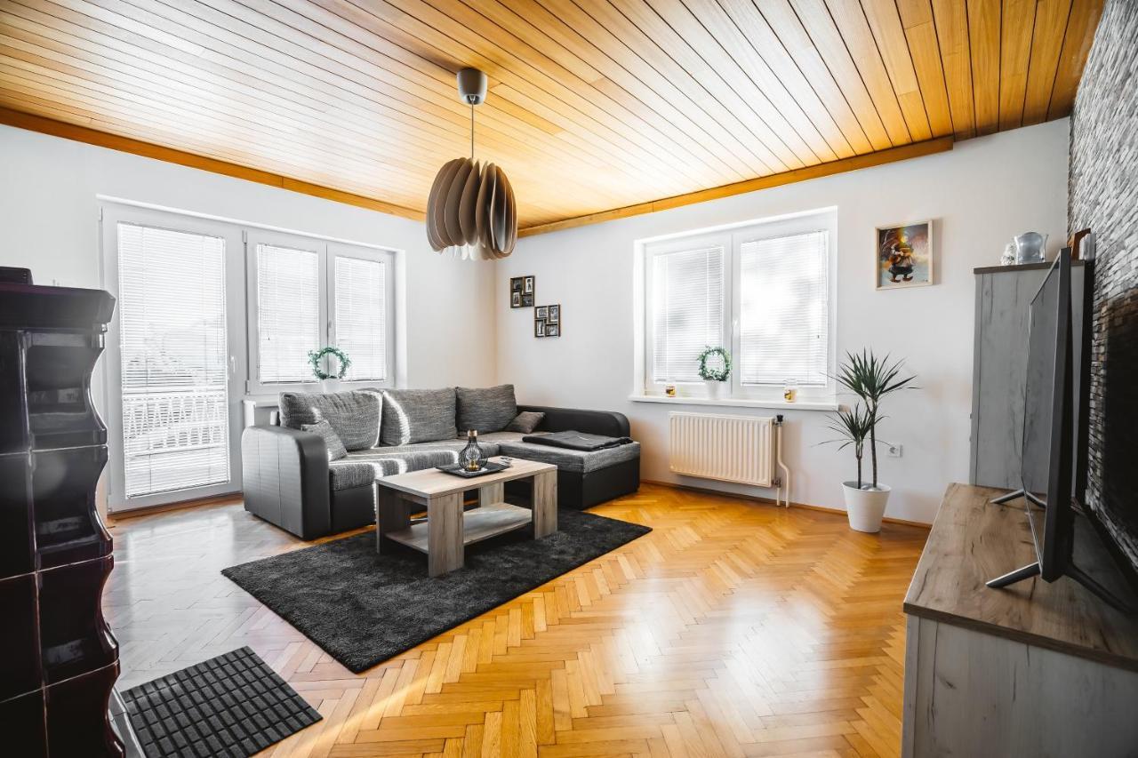 Drive Caffe Apartments Trzin Екстериор снимка