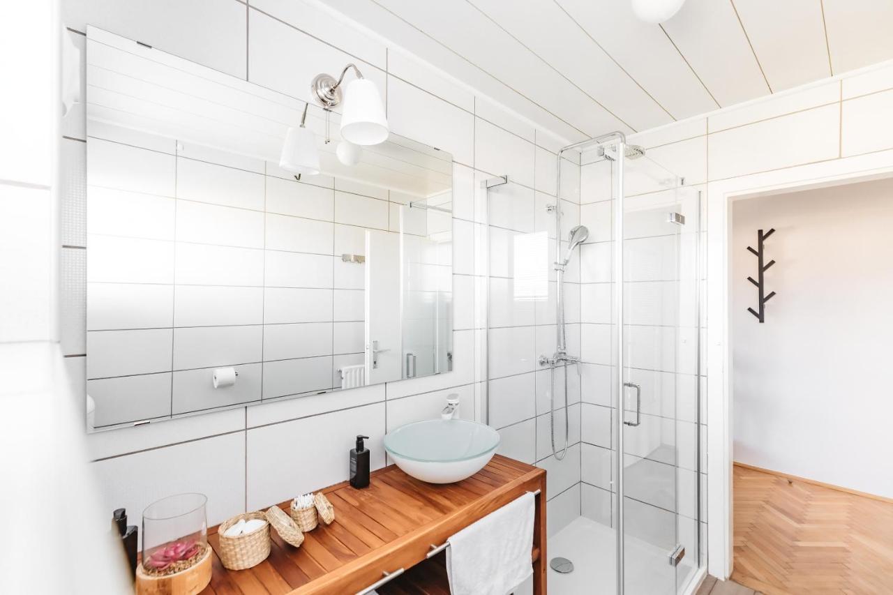 Drive Caffe Apartments Trzin Екстериор снимка