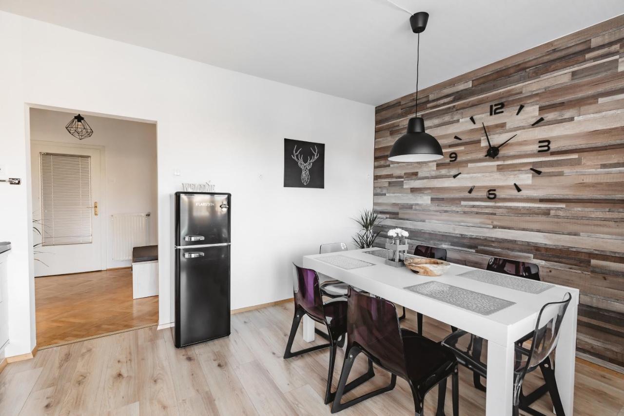 Drive Caffe Apartments Trzin Екстериор снимка