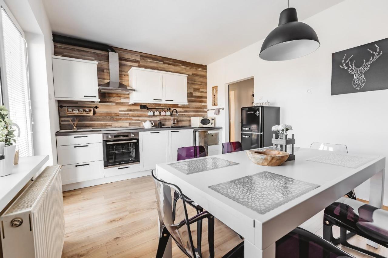 Drive Caffe Apartments Trzin Екстериор снимка