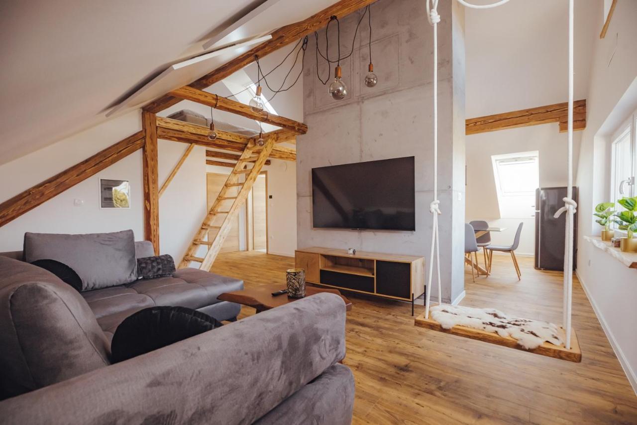 Drive Caffe Apartments Trzin Екстериор снимка